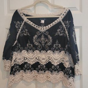 Venus black and cream lace top NWOT
